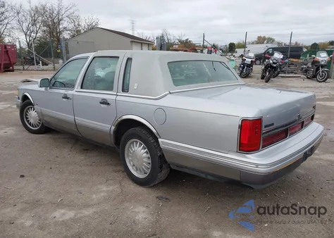 1995 Lincoln Town Car Cartier z USA, uszkodzony, nr VIN 1LNLM83W3SY688849